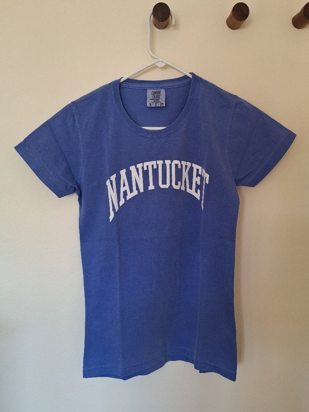NANTUCKET ARCH TEE BY COMFORT COLORS in PERIWINKLE BLUE